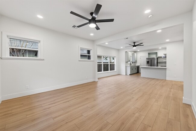 Photo - 4413 Roseland St