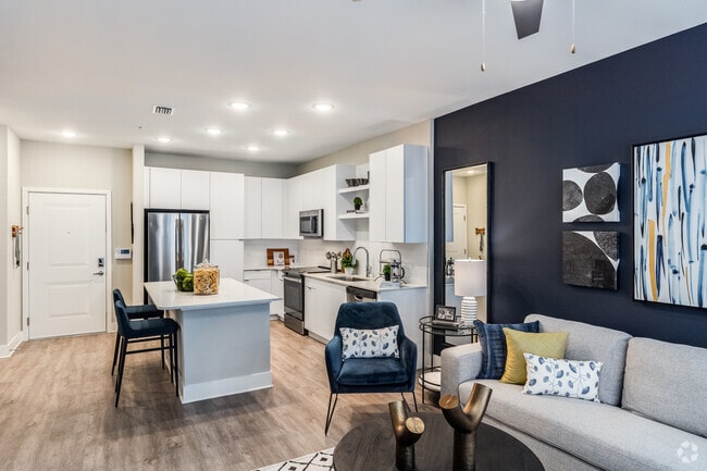 1BR, 1BA - 739SF