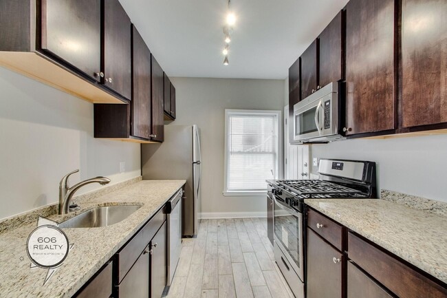 Photo - 838 E 53rd St Unidad 2E