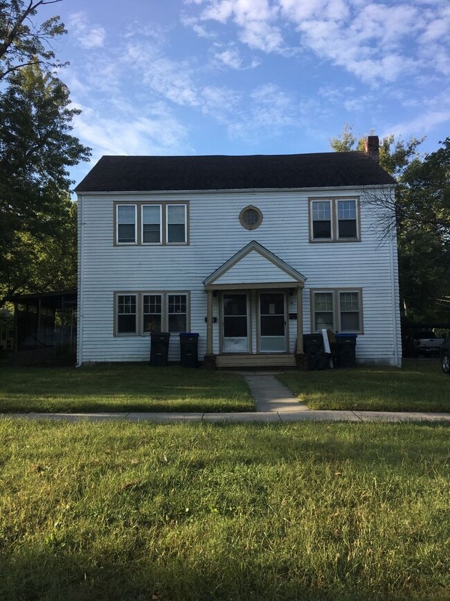 Building Photo - 419 E 6th St Unit 419