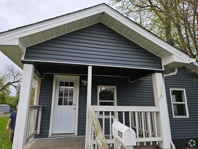 Building Photo - Newly Renovated Unit Rental