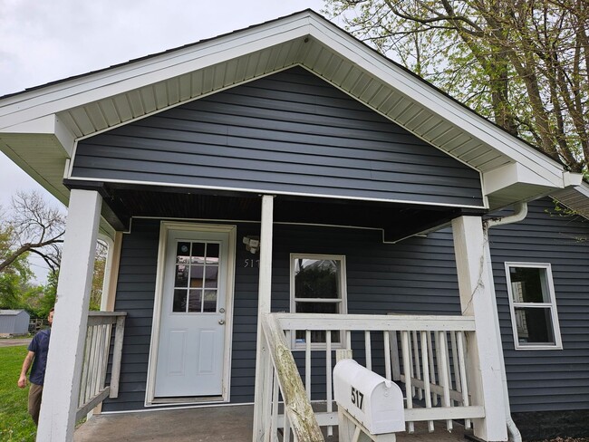 Newly Renovated Unit - Newly Renovated House Unit
