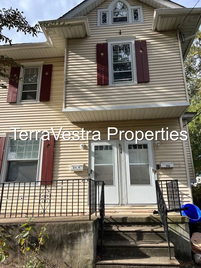 Building Photo - 614 Taylor Ave Unit B