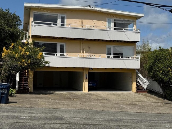 Building Photo - 508B Spring St