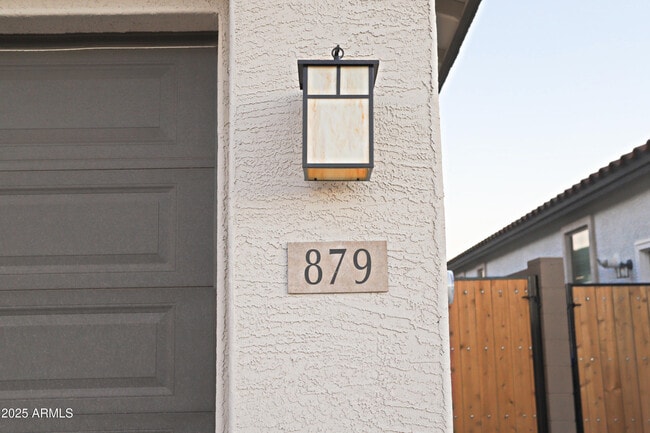 Photo - 879 W Finch Dr