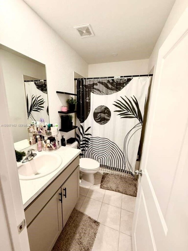 Photo - 470 NE 12th St