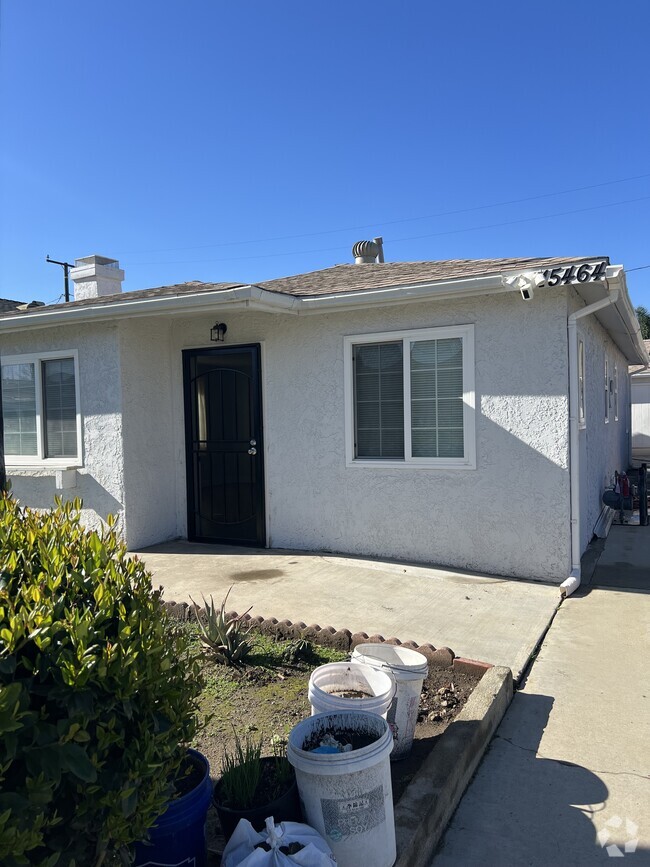 Building Photo - 15464 Pomona Rincon Rd Rental