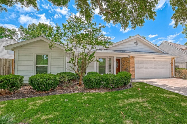 Photo - 2922 Lakefield Way