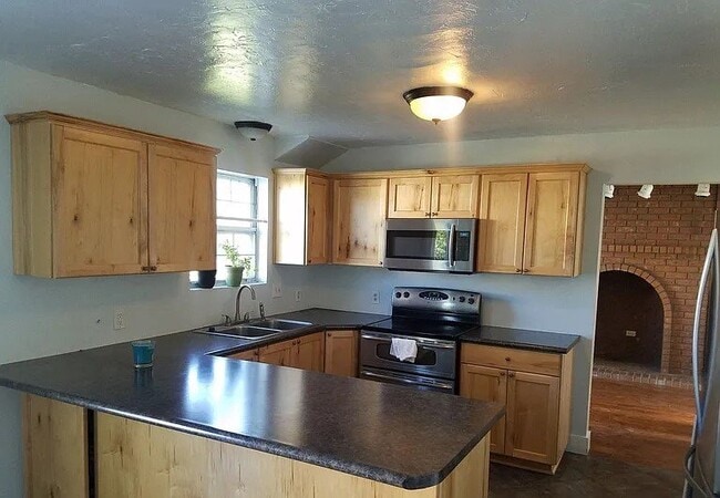 Photo - 814 2050 W St