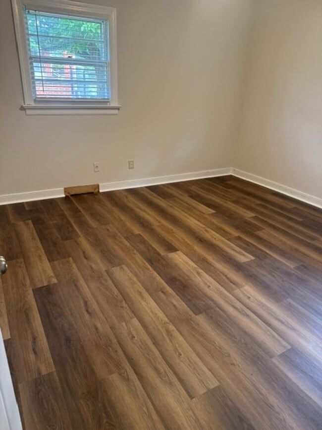 Photo - 719 Whitestone Dr Unit Apt B