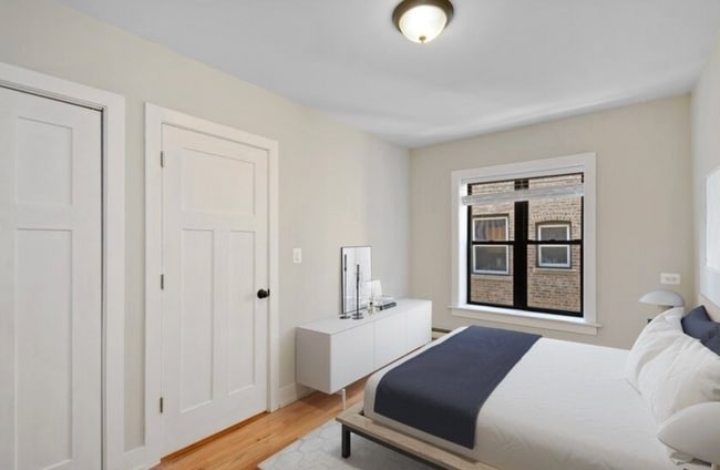 Building Photo - 816 W Cornelia Ave Unit 318