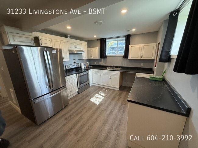 Building Photo - Large 1 Bed Basement Unit BSMT