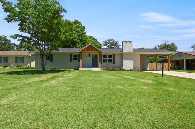 Photo - 614 Holland Ct SW