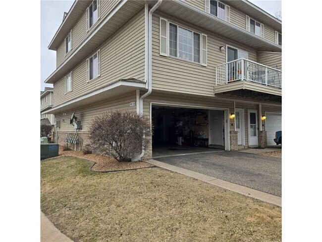 Building Photo - 1613 County Rd D E Rental