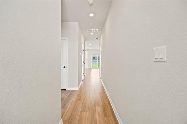 Photo - 212 Swinging H Ln