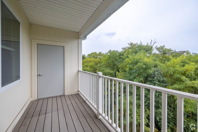 2BR, 2BA - 2147SF - Balcony