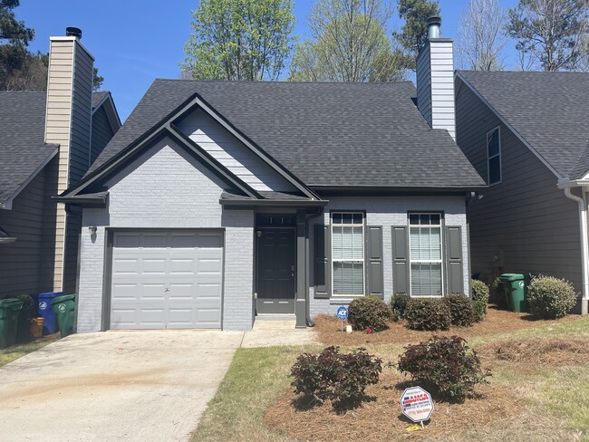 Building Photo - 1465 Gates Cir SE