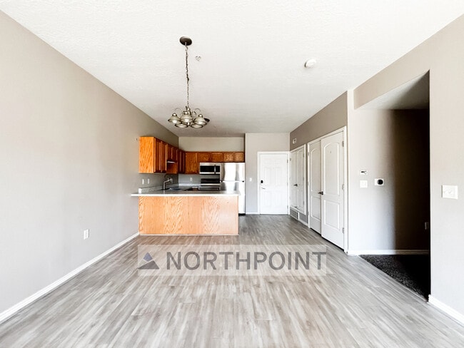 Photo - 2 Bed 2 Bath Condo - 9 foot ceilings with ...