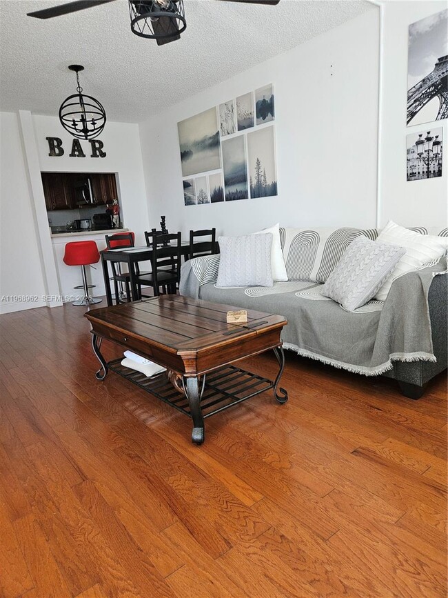 Photo - 9441 Live Oak Pl Unidad 407