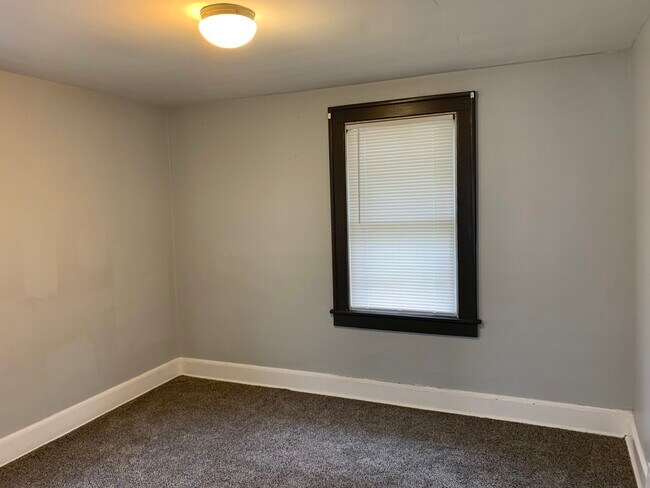 Photo - 720 Roselawn Ave