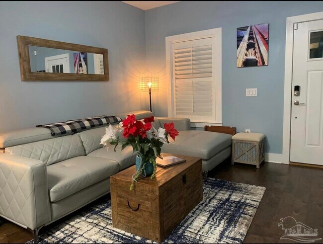 Photo - 216 W Intendencia St