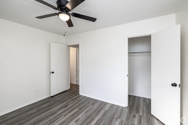 1BR, 1BA - 600SF - Bedroom