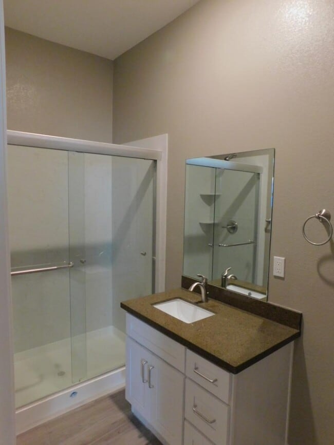 Photo - 621 W 2nd St