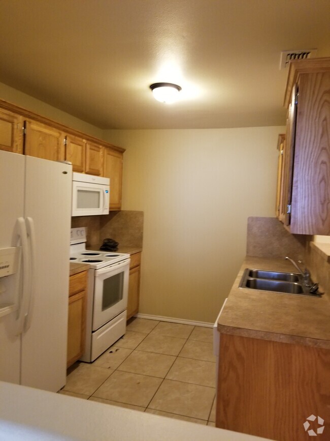 Building Photo - 20413 Oak Hollow Ln Rental