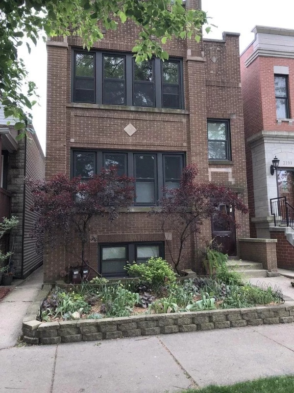 Building Photo - 2231 W Berwyn Ave Rental