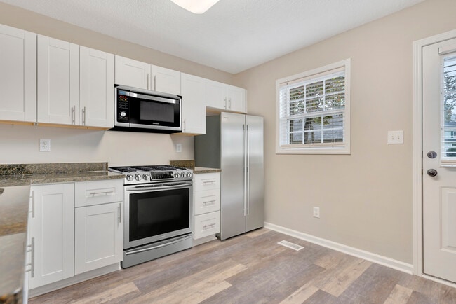 Photo - 2046 Samantha Dr