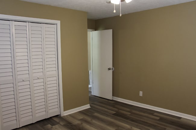Photo - 697 Coventry Cir Unidad B