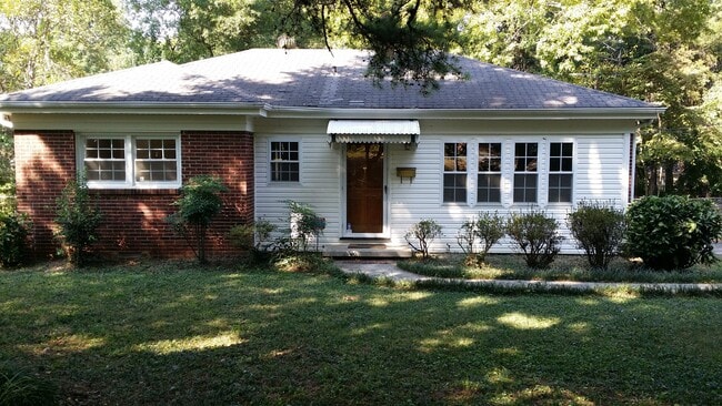 Building Photo - 1709 Merry Oaks Rd