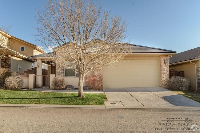 Building Photo - Crescent Heights Home: 55+ Community