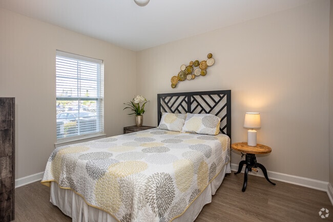 1BR, 1BA - 661SF - Primary Bedroom