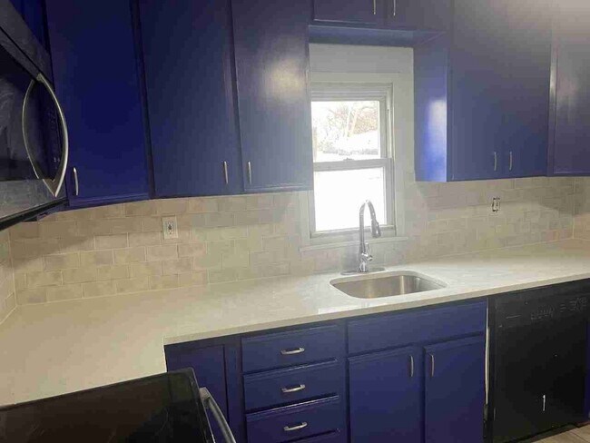 Photo - 3061 Great Neck Rd