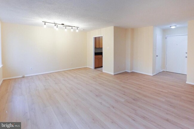 Building Photo - 1730 Arlington Blvd Unit 406