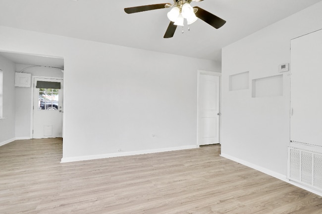 Photo - 140 Glenarm Pl