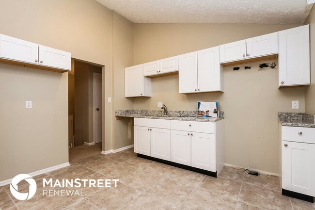 Photo - 5678 Colonist Cir