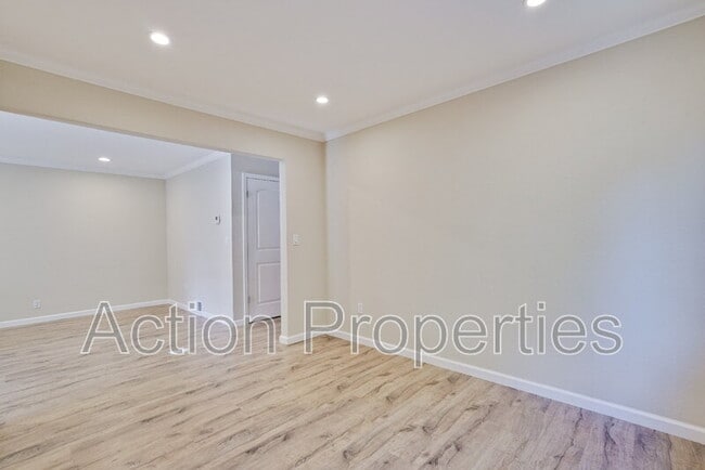 Photo - 135 Brenton Ct Unit A