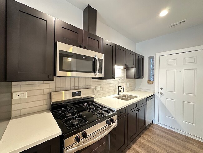 Photo - 3358 W Montrose Ave Unit 3