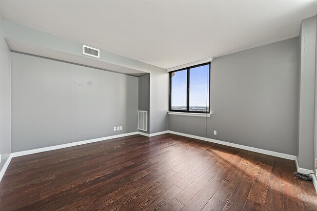 Building Photo - 3525 Sage Rd Unit 1402