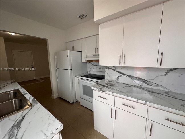 Photo - 150 NE 170th St