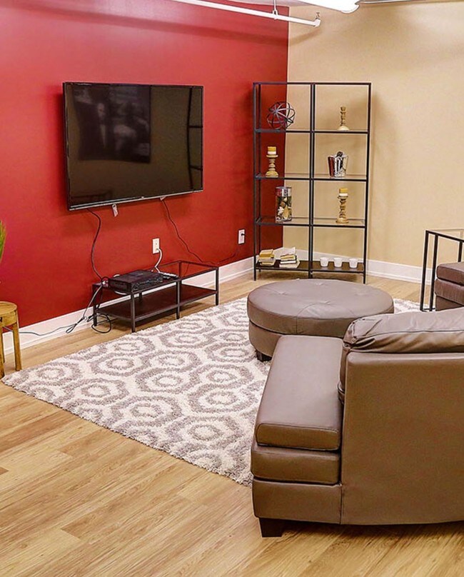 Photo - 105 N 2nd St