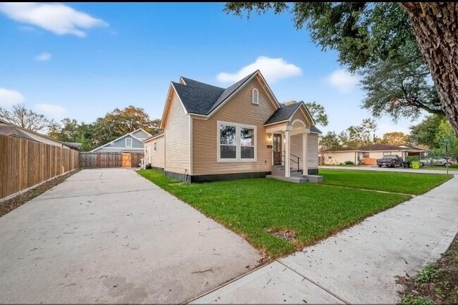 Photo - 2725 Avenue F