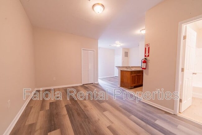 Photo - 112 N High St Unidad C1