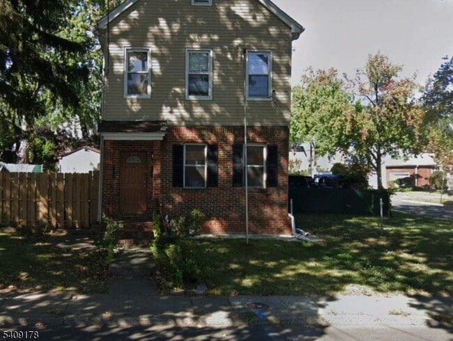 Building Photo - 655 E 3rd Ave