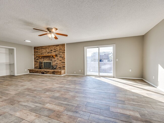 Photo - Refreshed Home + Yukon Schools + 3 bedrooms