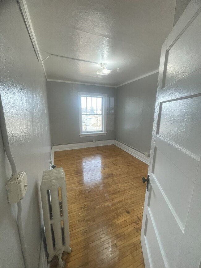 Photo - 609 Wellington Ct Unidad D6