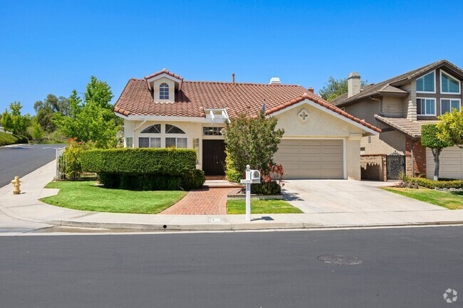 Building Photo - Beautiful Updated Corner Lot 3 Bed 3 Bath ... Rental