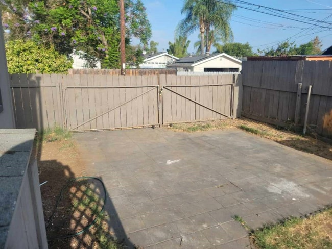 Photo - 150 W Camden Ave